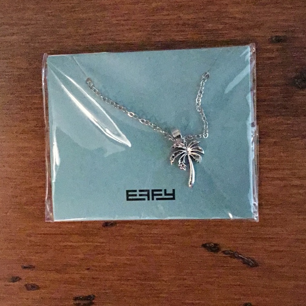 Eafy. Palm tree necklace